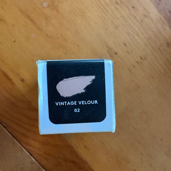 Fenty Beauty Liquid Killawatt Highlighter in Vintage Velour 02 - Picture 2 of 3